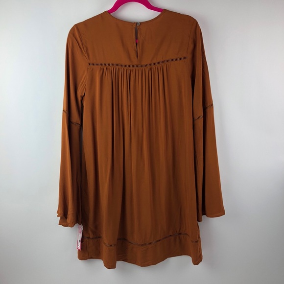 XHILIRATION embroided bell sleeve dress - Picture 4 of 8